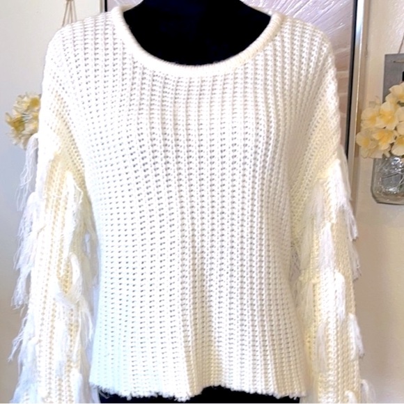 New! Hayden Los Angeles Cream Color Distressed/Fringe Raw Hem Comfy Sweater - Picture 3 of 11